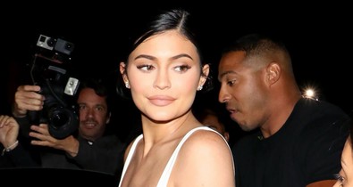 Igen, azok terhességi csíkok Kylie Jenner mellén, és ez teljesen normális