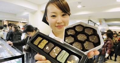 Hiába kísérleteztek a csokoládékészítéssel a nők hosszú évszázadokon keresztül, mégsem tudsz olyan híres csokimárkát mondani, amit ne férfiról neveztek volna el