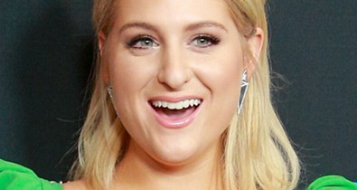 Meghan Trainor a vörös szőnyegen mutatta meg óriási gyémánt eljegyzési gyűrűjét!