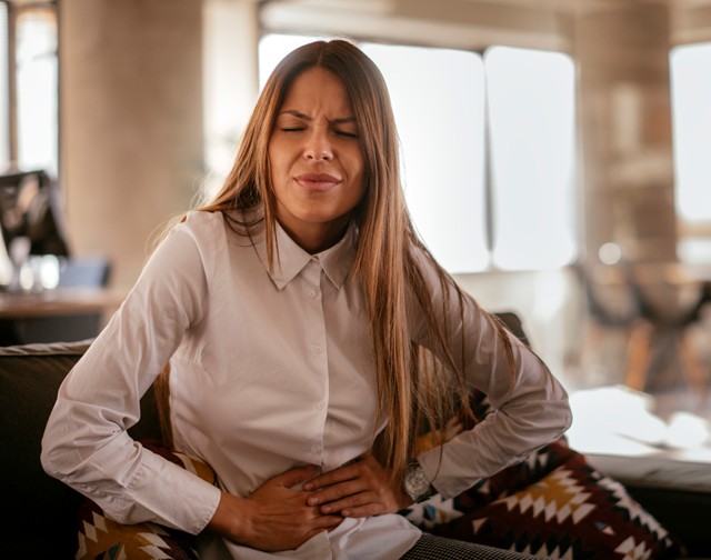 A hasfájás 8 fajtája, amivel azonnal orvoshoz kell fordulnod