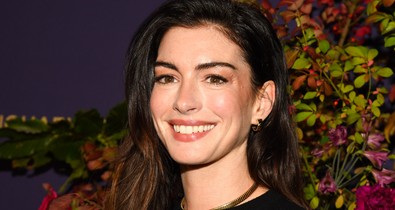 Anne Hathaway káprázatos pucérruhában pózol, azonnal ellopta a show-t