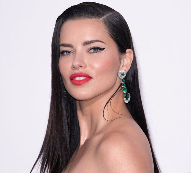 A legdrámaibb szett: Adriana Lima végzet asszonyaként érkezett Cannes-ba
