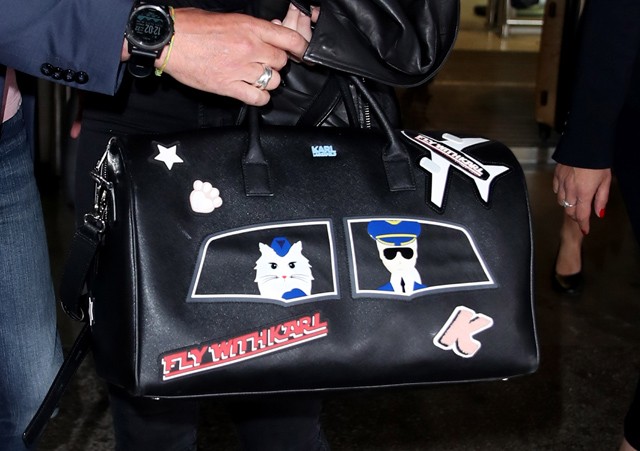 Palvin Barbi Karl Lagerfeld táskája