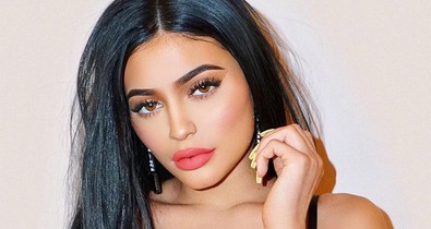 Kylie Jenner bemutatja: ezért hülyeség tizenévesen szerelemtetkót csináltatni