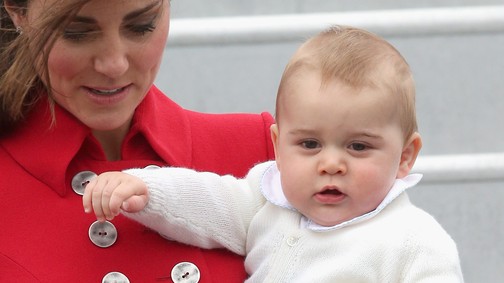 7 szuperédes alkalom, amikor a királyi csemeték örökölt ruhákat viseltek