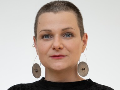 Ékszerbe zárt történetek – Beszélgetés Börcsök Anna ötvösművésszel, narratív ékszer tervezővel