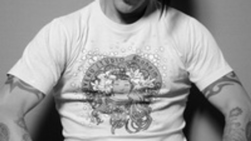 Még több bajuszos férfit!