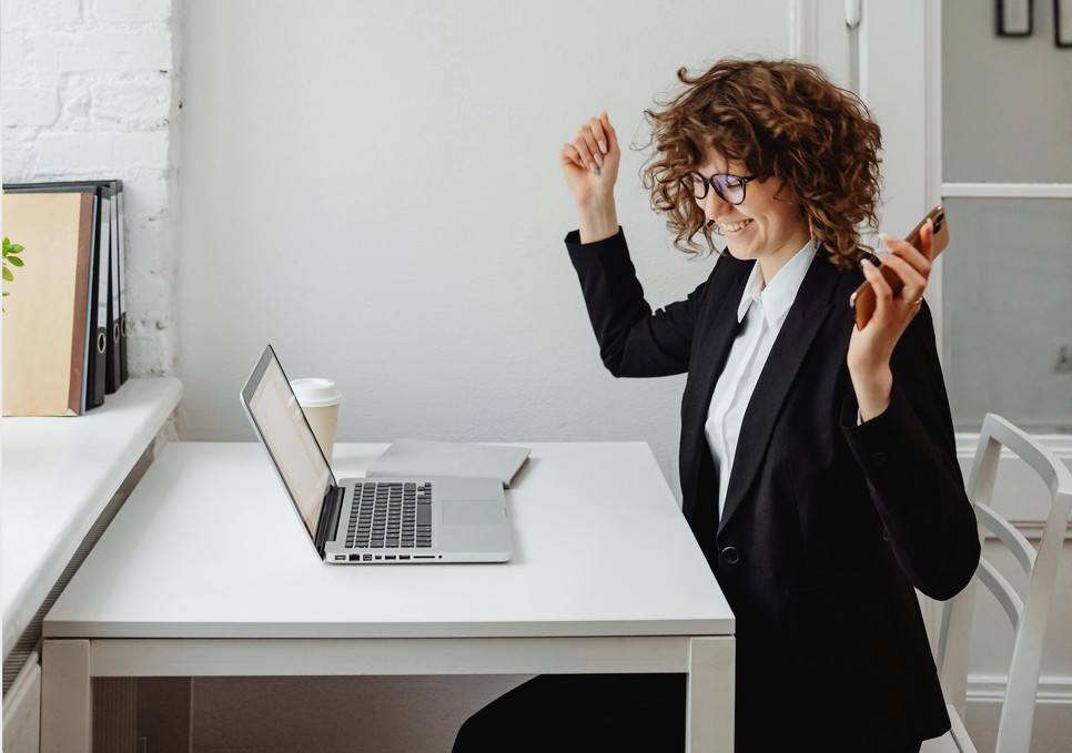 A kiterjesztett olvasószemüveg éles látást és stílusos megjelenést nyújt egyszerre, kompromisszumok nélkül