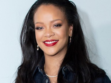 Rihanna egy igazi szexi domina ebben a bőrszettben