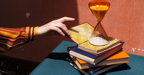 3 csillagjegy, aki egy egész életet képes leélni úgy, hogy a múltban ragadt