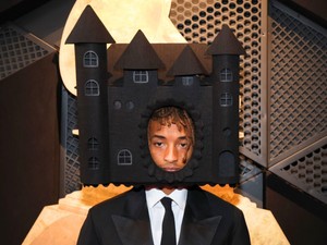 Magyar tervező kiegészítőjét viselte Will Smith fia a Grammy-gálán: a fiatal énekes Abodi Dóra különleges fejdíszében jelent meg