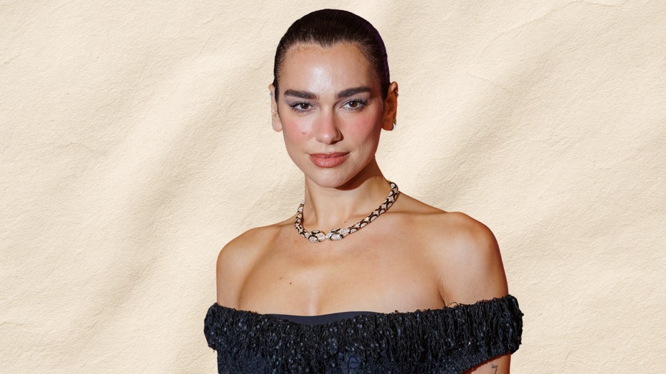 Dua Lipa apró bikinifelsőben hódít legújabb fotóin