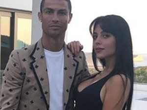 Nincs is cukibb Cristiano Ronaldo családi fotójánál