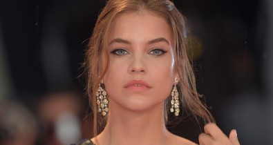 Palvin Barbi szexi fürdőruhában vonaglik a tengerparton: tökéletes formában van