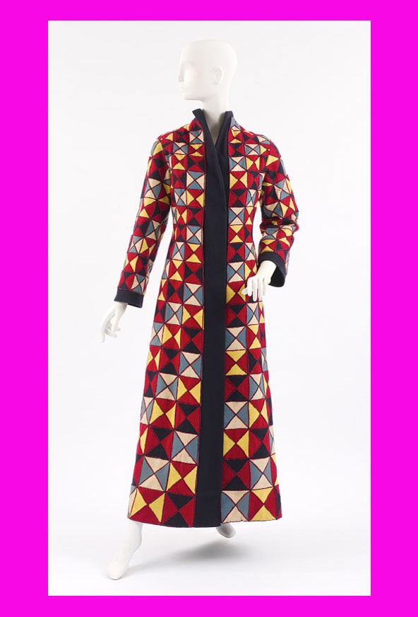 A karakteres színekből álló grafikai minták az 1960-as években lettek divattá, de Schiaparelli már 1939-ben tervezett ilyen kabátot.