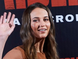 Az utcán tökéletes, a vörös szőnyegen pocsék volt Alicia Vikander