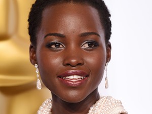 Lupita Nyong`o Oscar-ruháját ellopták!