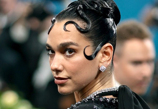 Dua Lipa Chanel meztelenruhája volt a Met-gála legszebb darabja, a lélegzetünk is eláll tőle