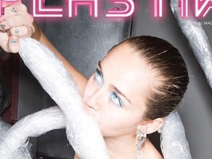Meztelen, és fóliába tekerve fuldoklik Miley Cyrus
