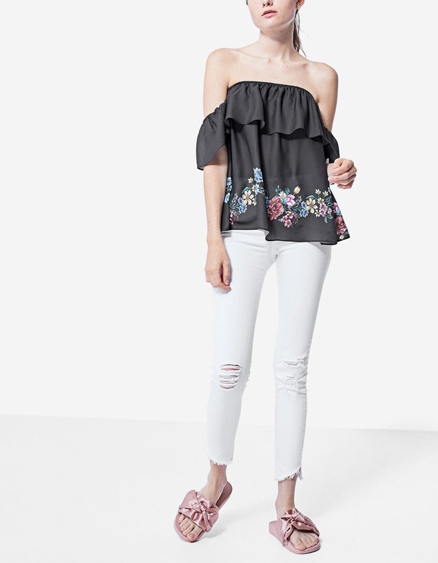 Fekete felső STRADIVARIUS 4995 Ft- stradivarius.com