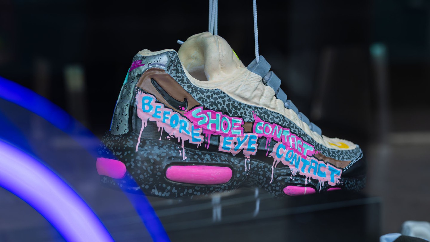 A sneakerek egyedi történeteket mesélnek, mindig emberek, alkotók, csoportok állnak mögöttük: ezt is megmutatta a Sneakerness Budapesten kiállított, a Sole-Zine által elhozott válogatás