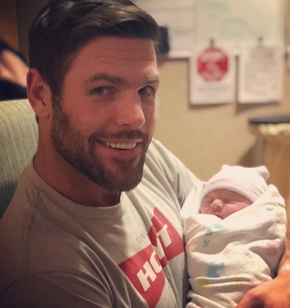 Megszületett Carrie Underwood babája és csodaszép fotókon gyönyörködhetünk benne