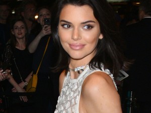 Kendall Jenner mellét csak az nem látta, aki nem akarta!