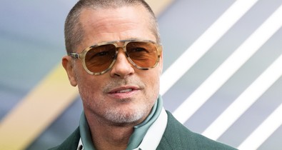Ő Brad Pitt legnagyobb támasza az édesanyja halála után, szívszorító, amit a színészért tesz