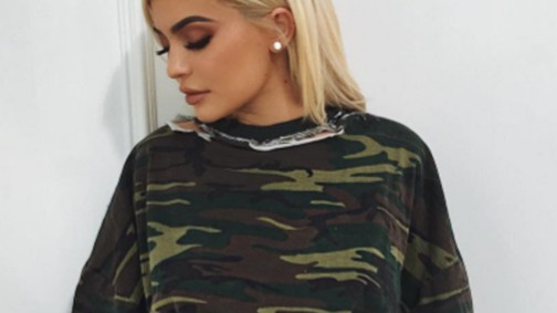 Lehetetlenség! Kylie Jenner dereka ILYEN vékony!
