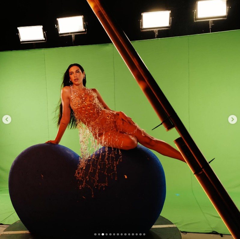 Dua Lipa meztelen-szettje nem sokat bízott a képzeletre