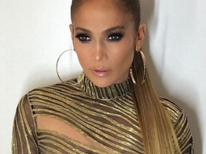 Jennifer Lopez 24 órán belül két szuper szexi ruhát is viselt