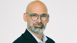 „Az ego mindig eggyel hátrébb volt, mint a család vagy a szeretet” - beszélgetés Szakonyi Gábor üzletemberrel