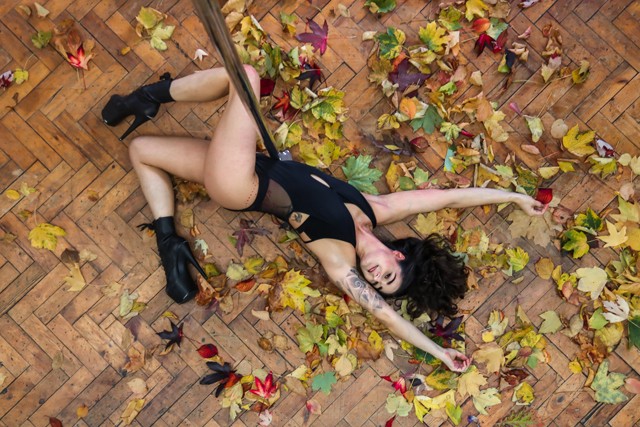 Sztriptíztáncosok testközelből, másként - exkluzív interjú egy különleges fotóssal egy különleges világról