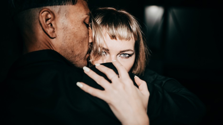 Az alkohol szexre vonatkozó hatásait érdemes átgondolni, mielőtt még nagyon a pohár fenekére néznétek