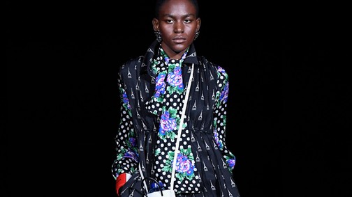 Telefontartó tasi 300 ezerért? A Balenciaga mindenkit hülyére vesz