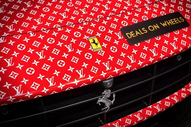 Ferrari logómániásoknak