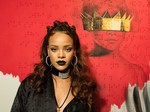 Rihanna szerelmi tanácsot ad a rajongóinak!