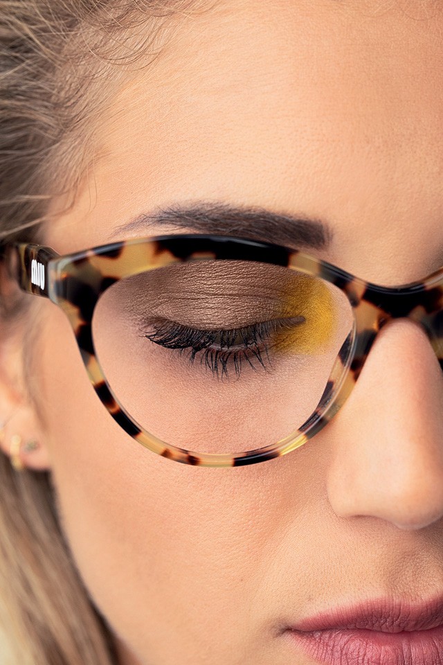 Így hozd tökéletes összhangba a sminked és a szemüveged!