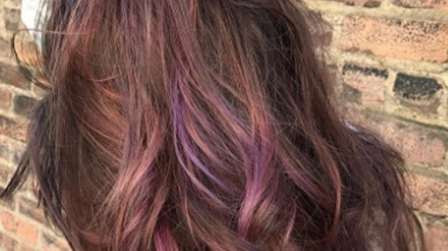 Meseszép hajszín őszre: csokoládé mályva