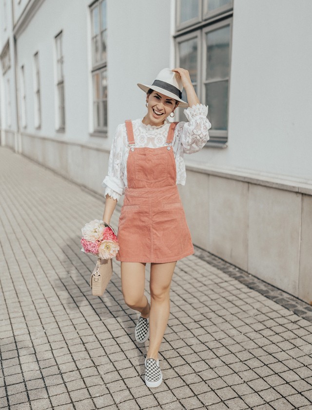 Ezen a héten a Triumph brandmenedzsere Lángi Dorka mutatja be gardróbját