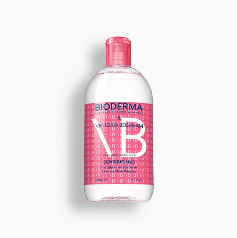 Vigyázz a bőrödre, szerezd be a legszükségesebb kozmetikumokat és bőrápoló termékeket a GLAMOUR-napokon. - BIODERMA Sensibio H2O micellás víz - VICTORIA BECKHAM EXCLUSIVE KIADÁS (500ml), 6599 Ft. A GLAMOUR-napok X-Mas Week ideje alatt 25% kedvezménnyel vásárolhatod meg az UNIPATIKA bizonyos üzleteiben és az unipatika.hu oldalon.