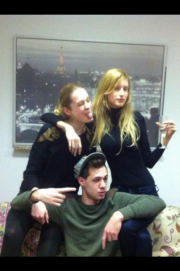 Niki, Luca és Peti a szálláson