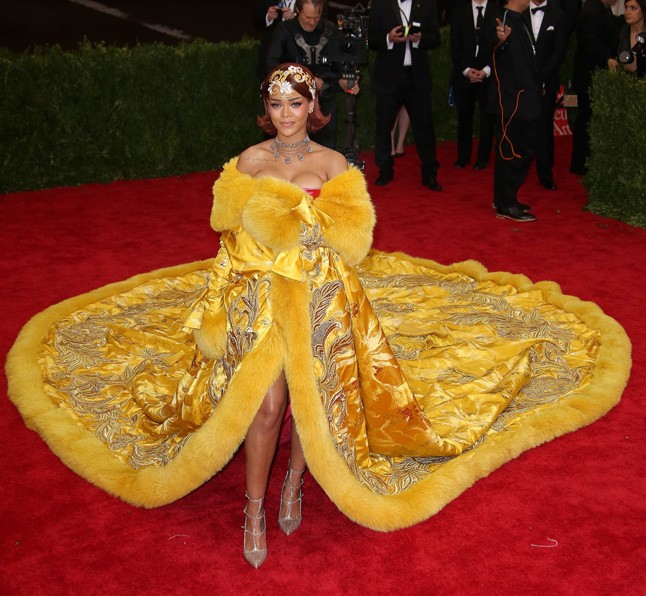 Rihanna autentikus ruháját egy kínai tervező, Guo Pei tervezte, a nagyközönséget ez nem hatotta meg, a legtöbben egyszerűen nevetségesnek tartják