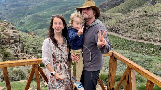 Hátizsákkal és babahordozóval a föld körül - ismerd meg a világjáró családot!