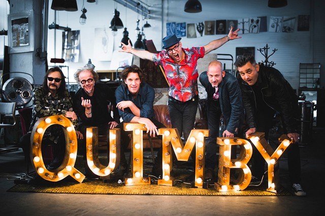 Még holnapig tudsz licitálni fiatal grafikusok alkotásaira, a befolyt összegből a siketeket segítő JEL Alapítványt támogatják