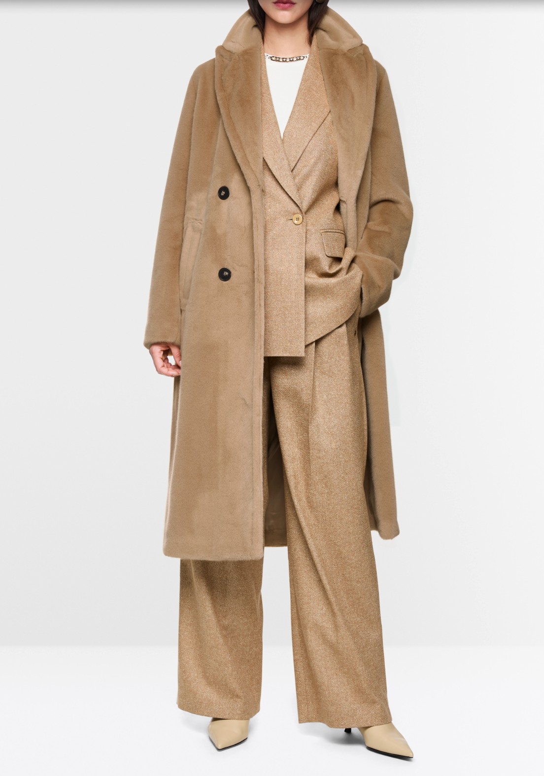 Műszörme-kabát MARC CAIN - Van Graaf 199 990 Ft, GLAMOUR-napokon -20% kedvezmény 29 990 Ft-os vásárlás felett